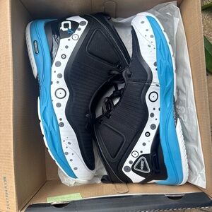 Men's size 9 q4 basketball shoes new with box